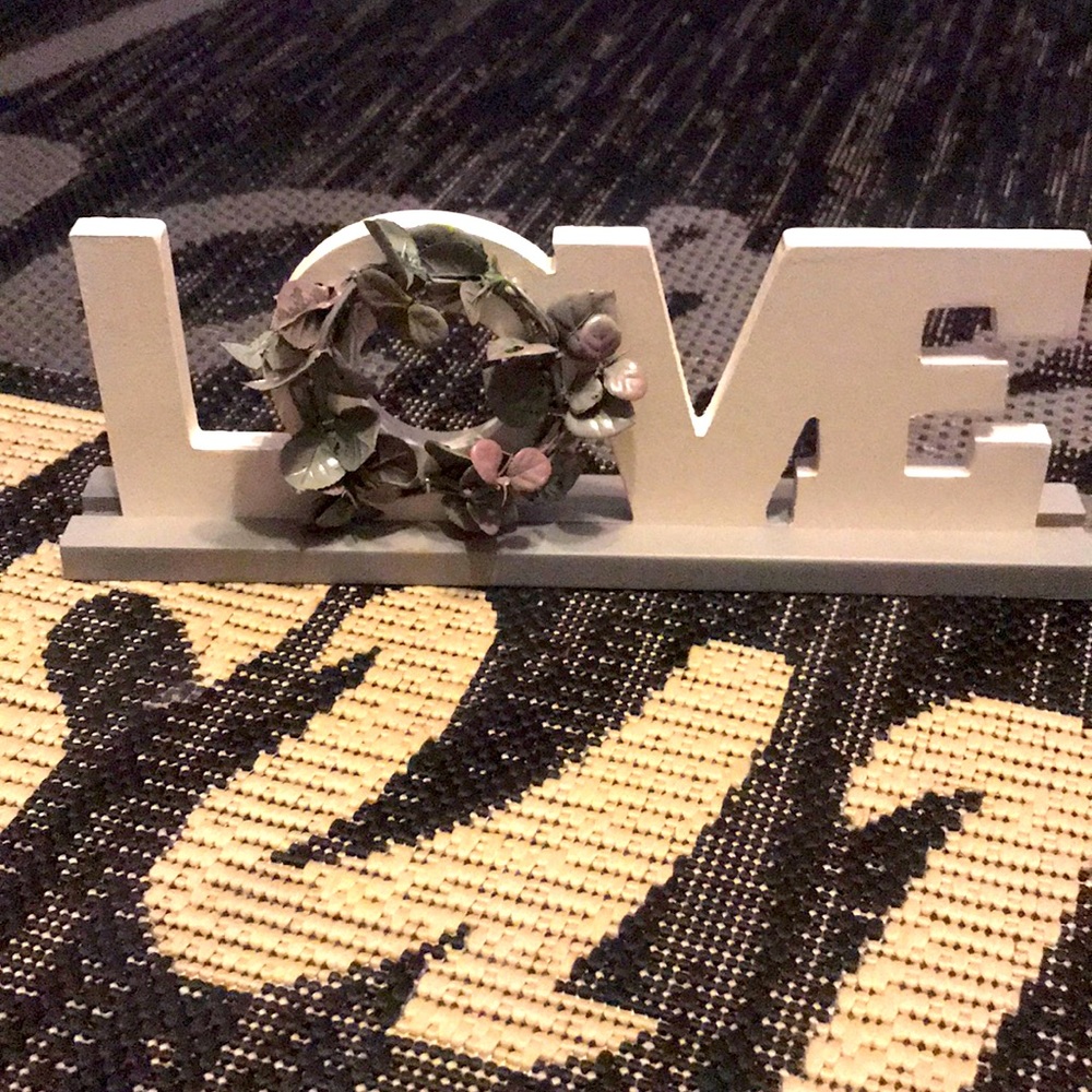 New Farmhouse Style Décor “LOVE” Free Standing